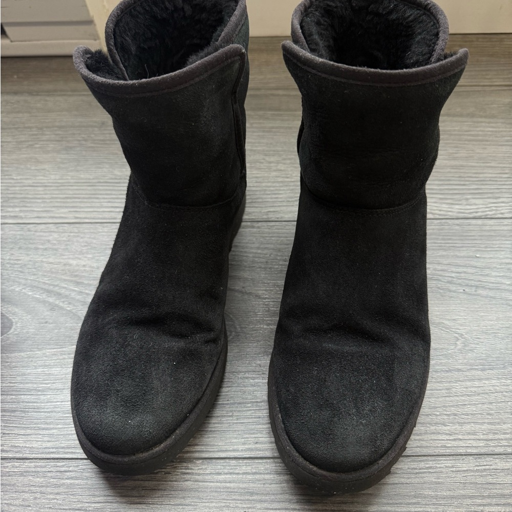 UGG Classic Short Black Boots – Size 8 (Women’s)